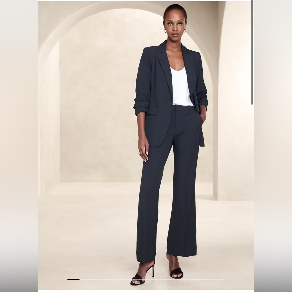 NWT Banana Republic Sculpted Bootcut Pant in Navy